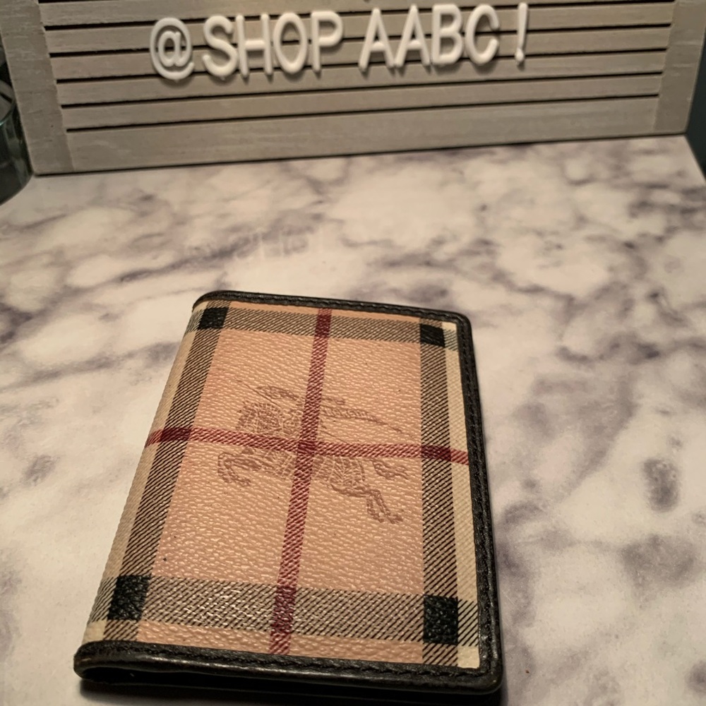 ♥️SOLD ON INSTA ♥️Authentic Burberry card holder